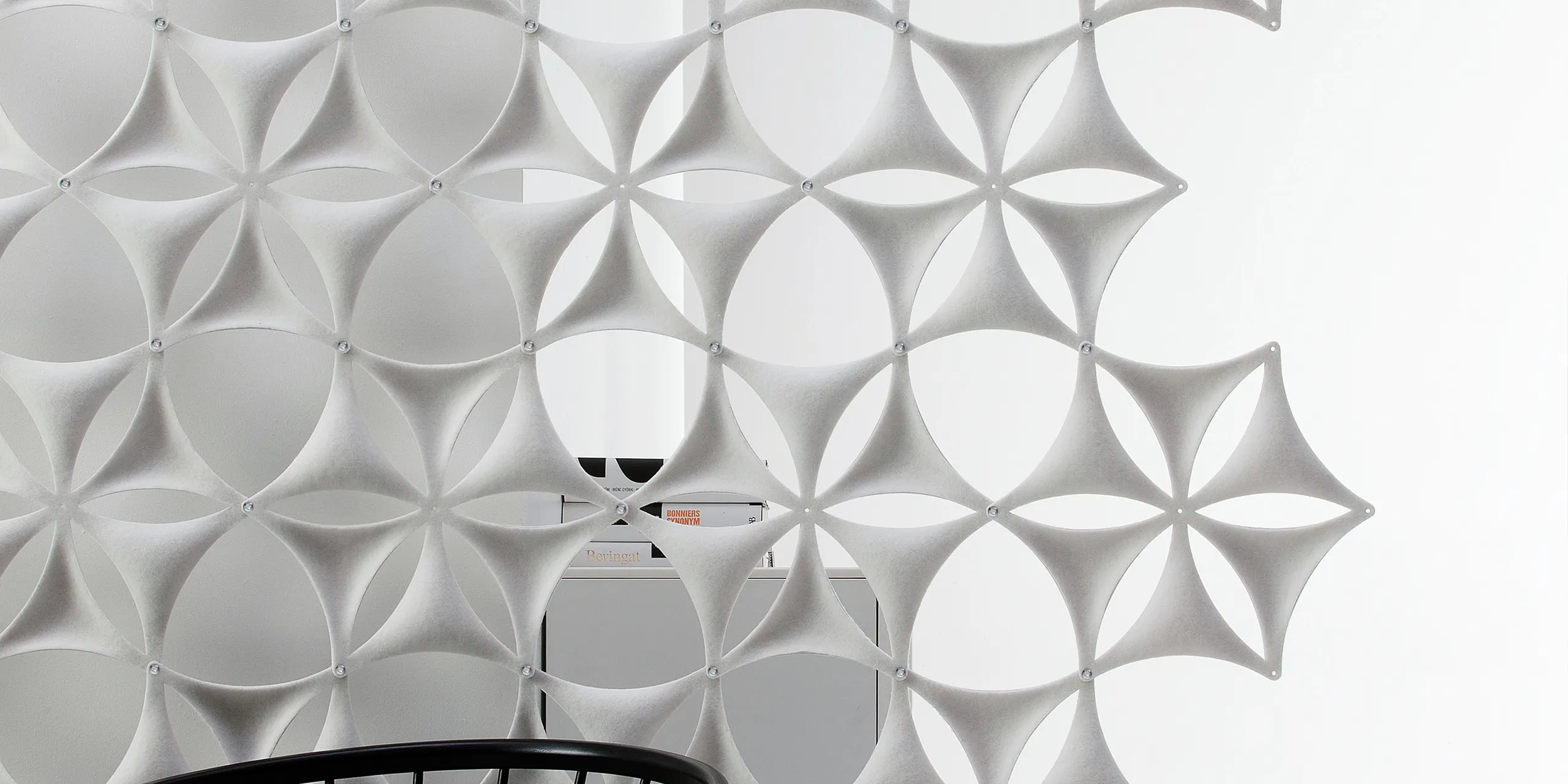 Abstracta Airflake Hanging Room Divider - Presentation Media