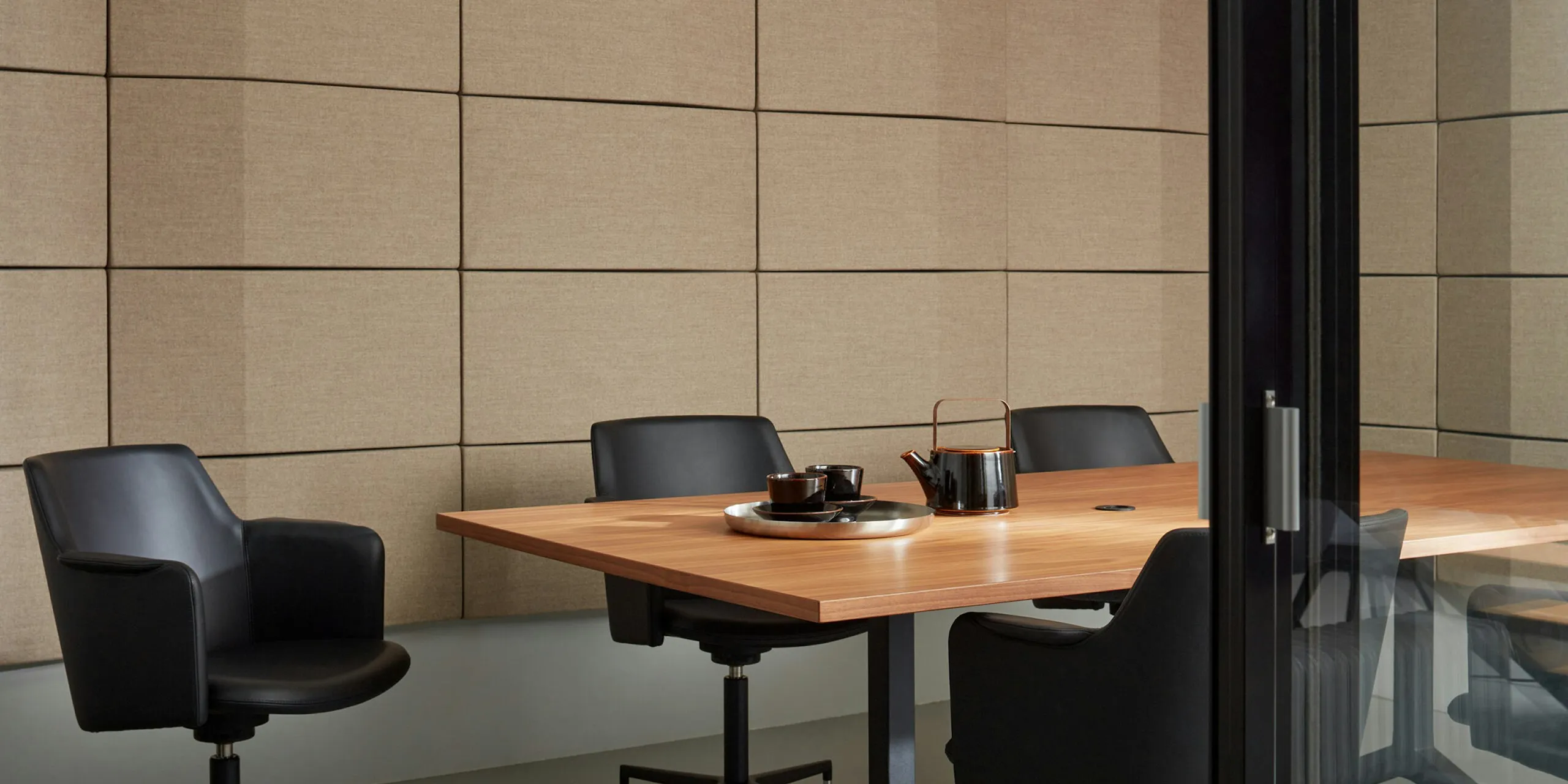 Abstracta Triline Wall Panel - Presentation Media