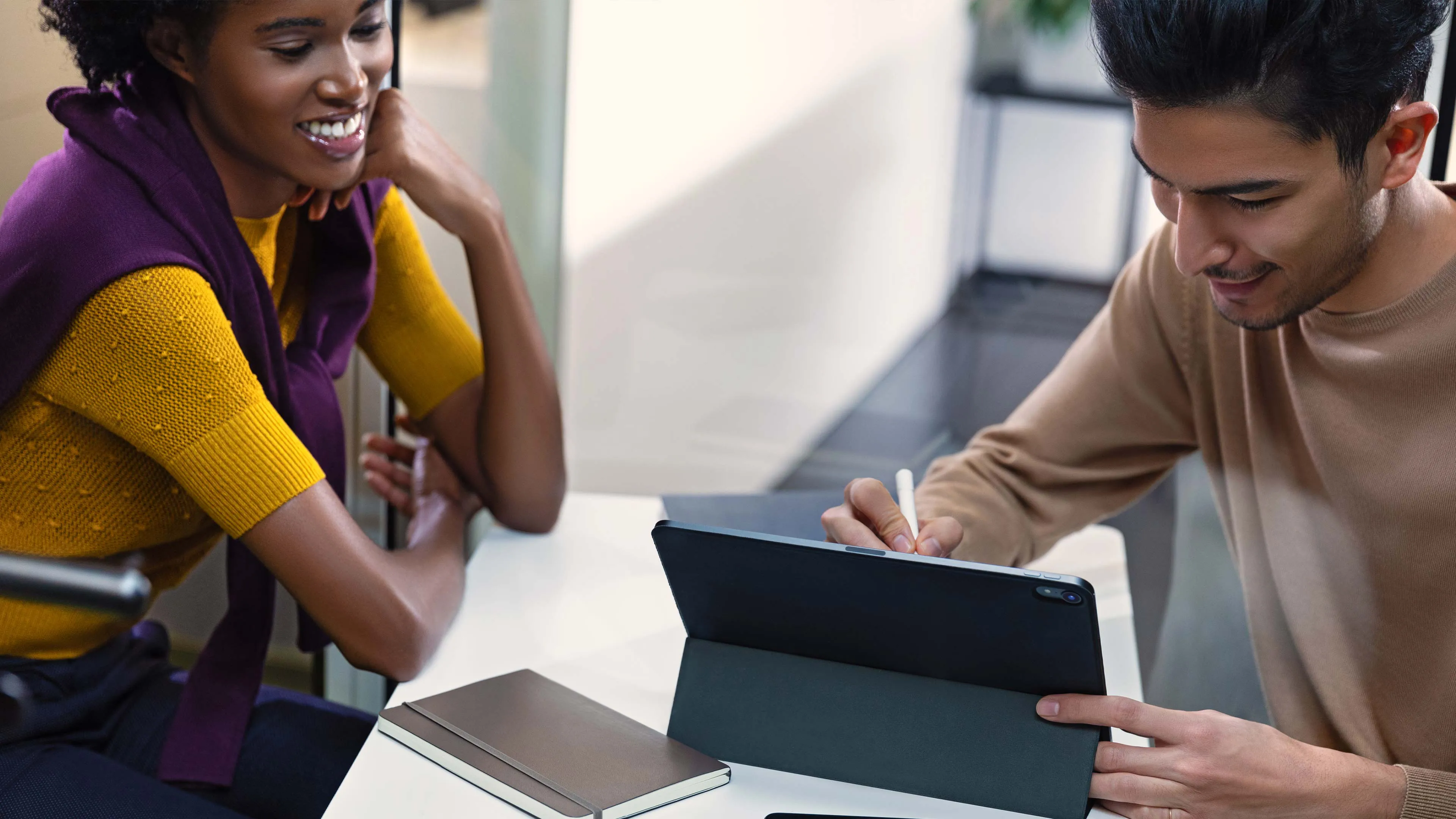 Koplus Kolo Duo Meeting Booth - Presentation Media